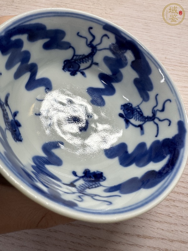 古玩陶瓷外紫金釉內(nèi)青花魚藻紋杯真品鑒賞圖