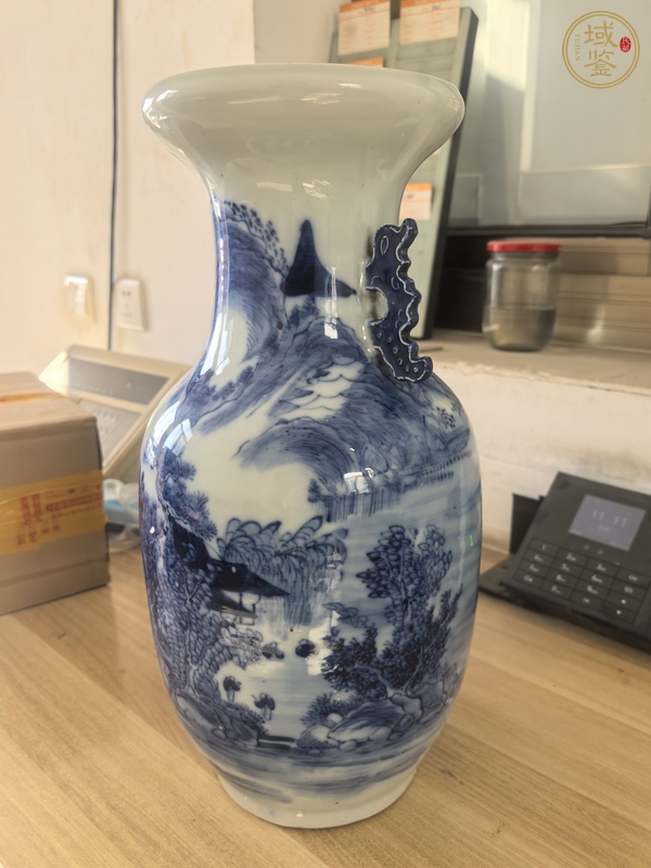 古玩陶瓷山水紋青花瓶真品鑒賞圖