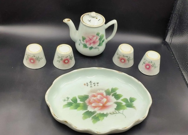 古玩陶瓷粉彩花卉紋茶具一套拍賣,當前價格2500元