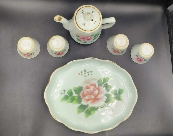古玩陶瓷粉彩花卉紋茶具一套拍賣,當前價格2500元