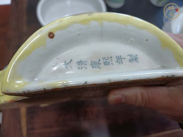 古玩陶瓷飄帶繡球獅子紋壁瓶真品鑒賞圖