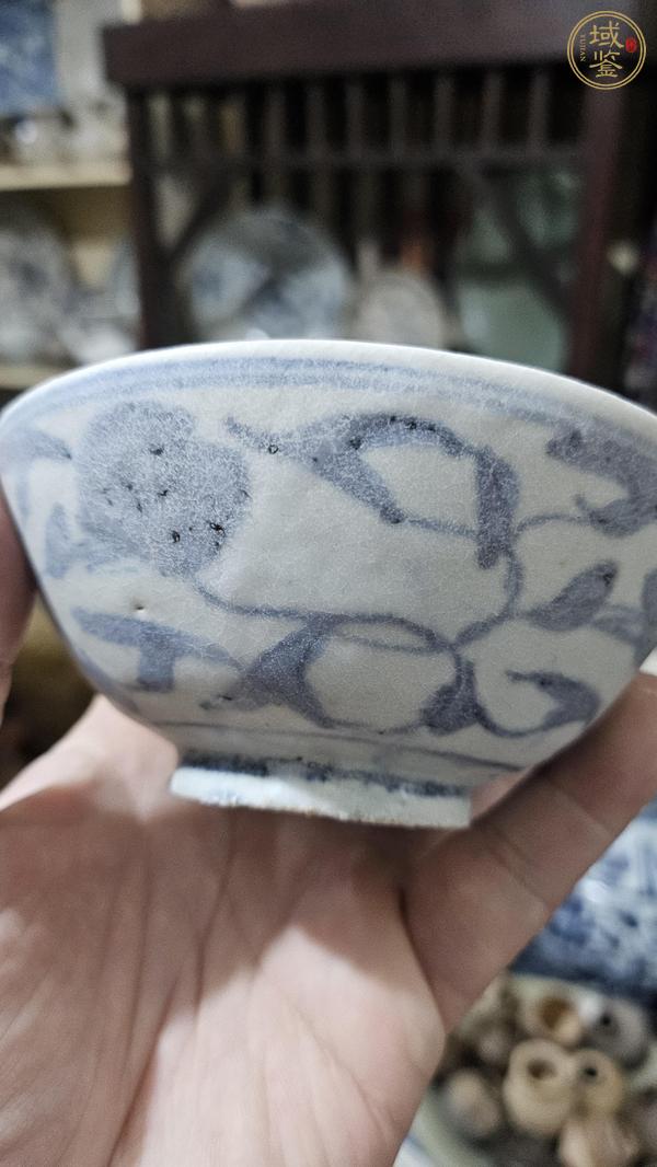 古玩陶瓷青花纏枝花卉紋碗真品鑒賞圖