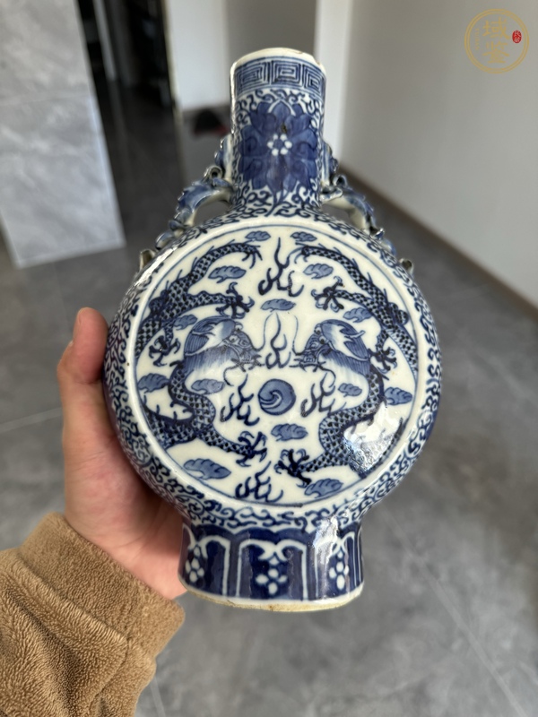 古玩陶瓷青花趕珠龍紋抱月瓶真品鑒賞圖