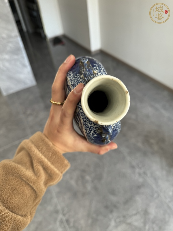 古玩陶瓷青花趕珠龍紋抱月瓶真品鑒賞圖
