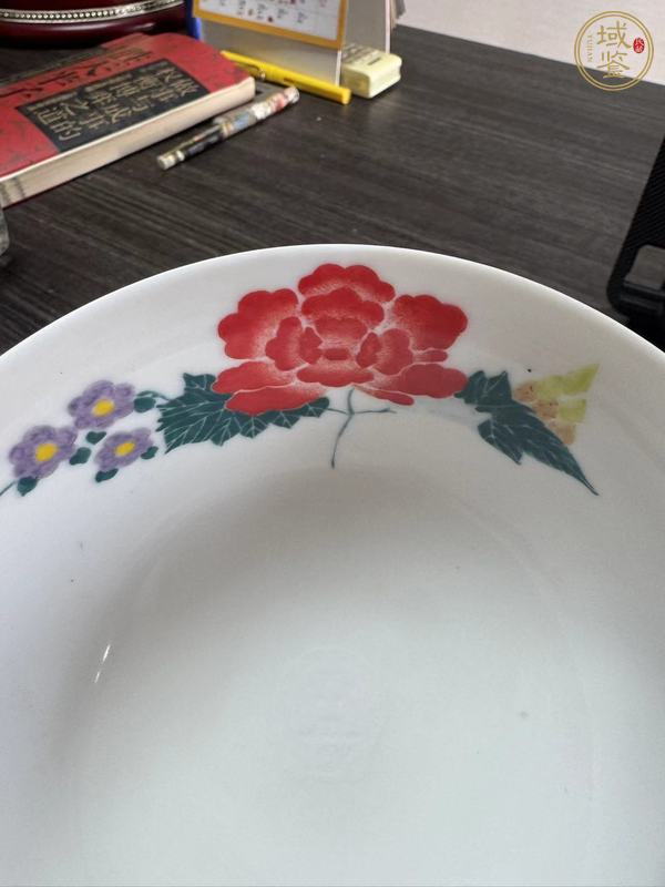 古玩陶瓷貼花花卉紋茶碗真品鑒賞圖