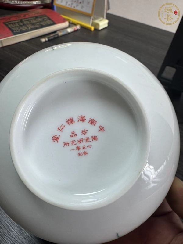 古玩陶瓷貼花花卉紋茶碗真品鑒賞圖