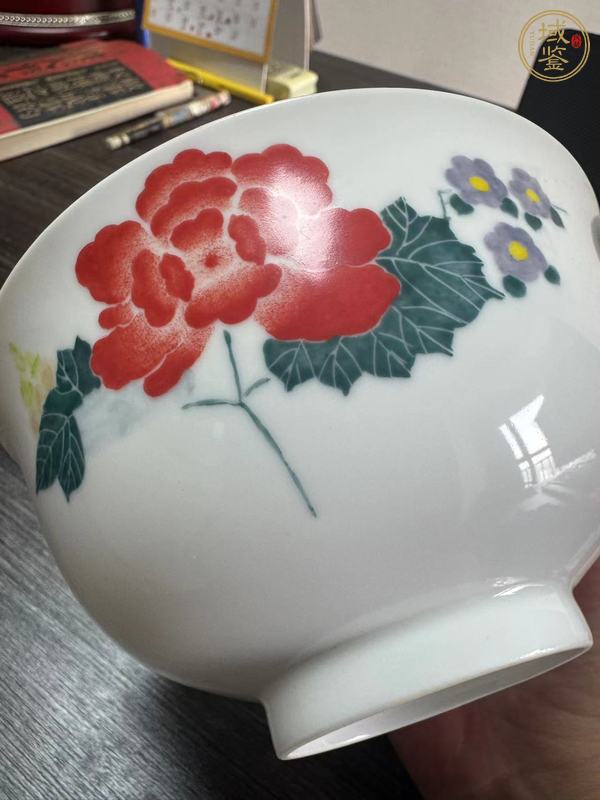 古玩陶瓷貼花花卉紋茶碗真品鑒賞圖