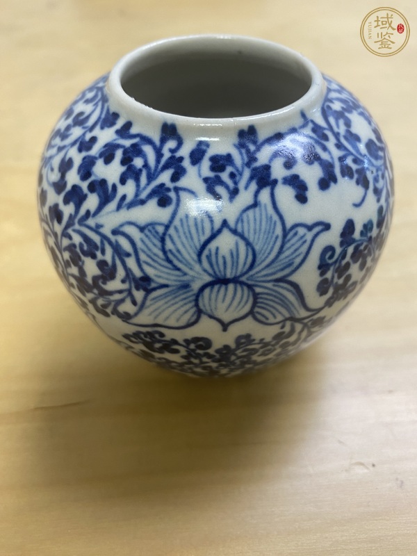 古玩陶瓷花卉紋青花罐真品鑒賞圖