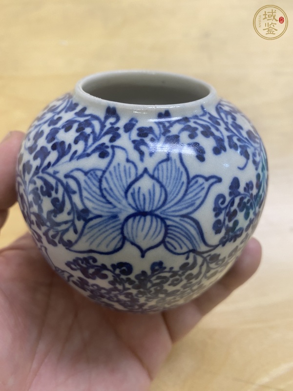 古玩陶瓷花卉紋青花罐真品鑒賞圖