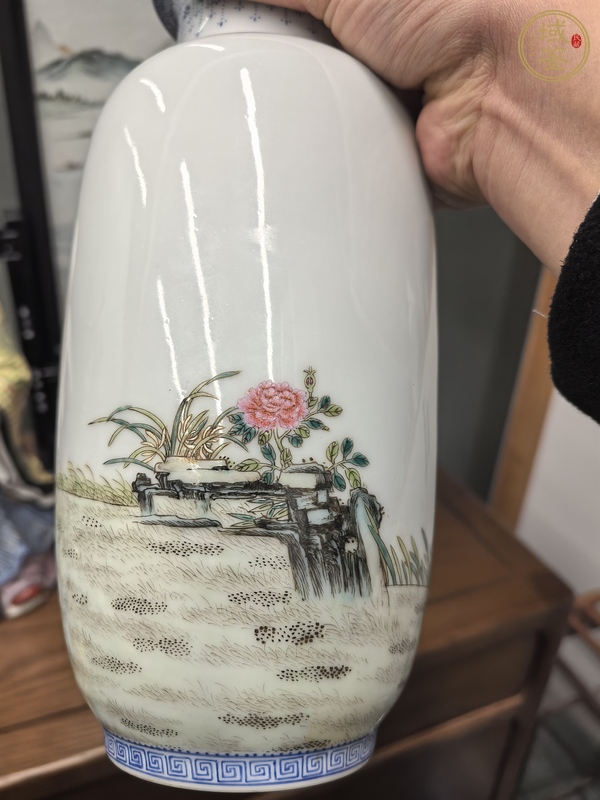 古玩陶瓷花鳥紋粉彩瓶真品鑒賞圖