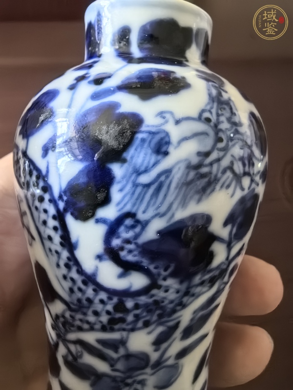 古玩陶瓷花間龍紋青花瓶真品鑒賞圖