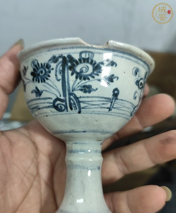 古玩陶瓷青花花卉紋高足杯標本真品鑒賞圖