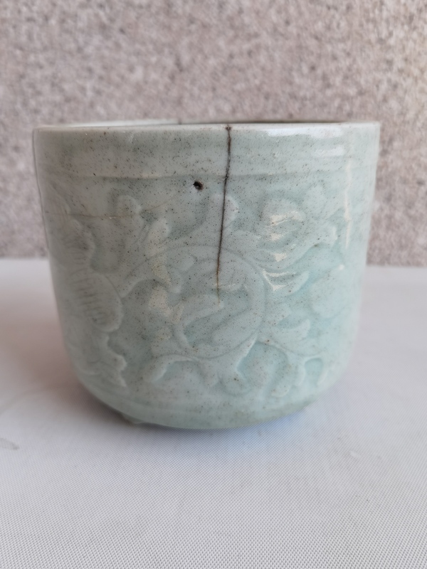 古玩陶瓷豆青釉刻花三足爐拍賣,當前價格398元