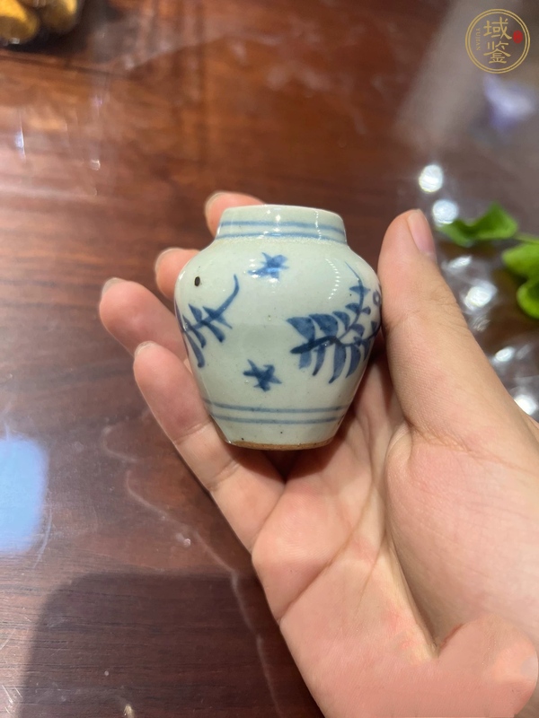 古玩陶瓷花卉紋青花罐真品鑒賞圖