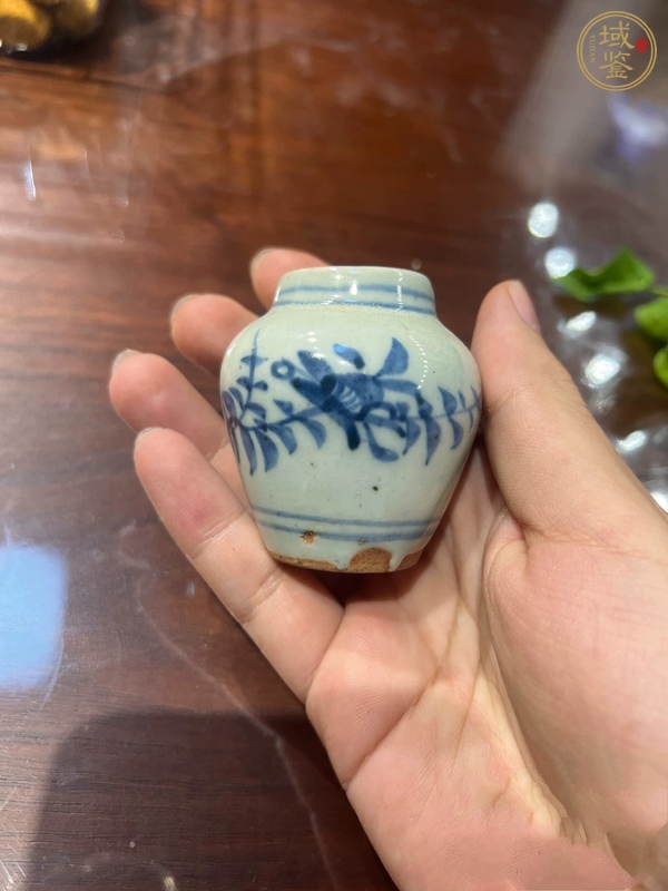 古玩陶瓷花卉紋青花罐真品鑒賞圖