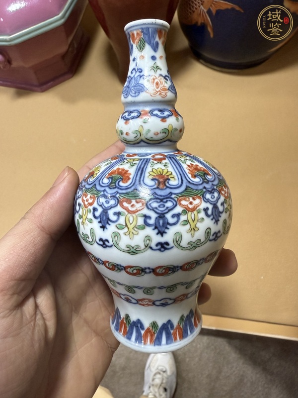 古玩陶瓷青花五彩瓶真品鑒賞圖