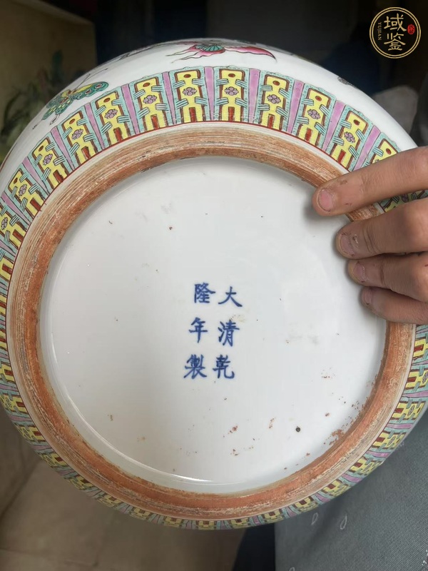 古玩陶瓷粉彩花卉蝴蝶紋天球瓶真品鑒賞圖