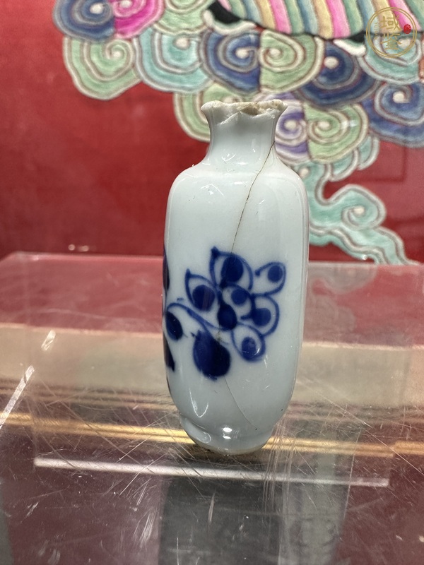 古玩陶瓷青花花卉紋小瓶真品鑒賞圖