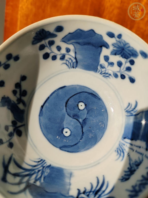 古玩陶瓷青花四君子圖茶碗真品鑒賞圖