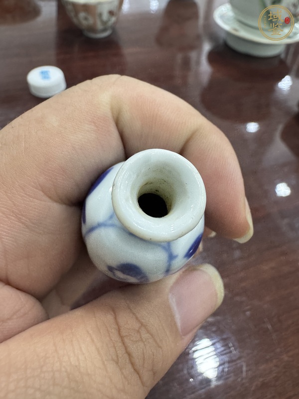 古玩陶瓷仕女紋青花瓶真品鑒賞圖