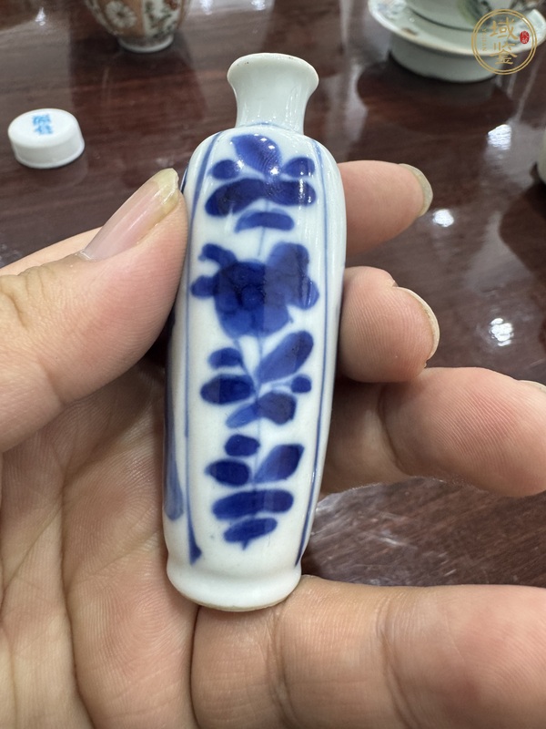 古玩陶瓷仕女紋青花瓶真品鑒賞圖