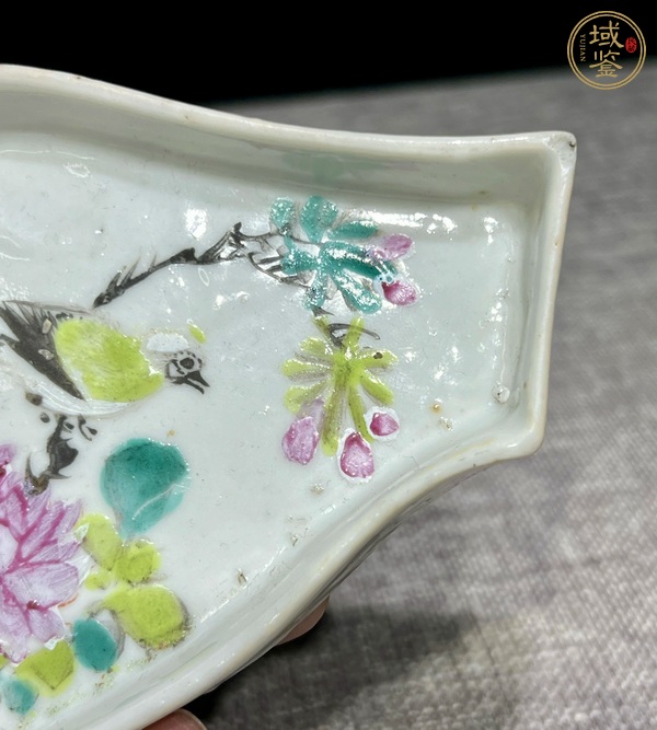 古玩陶瓷晚清淺降彩花鳥小角盤真品鑒賞圖