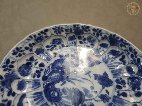 古玩陶瓷花卉紋青花盤真品鑒賞圖