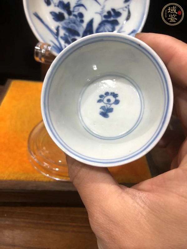 古玩陶瓷花卉紋青花杯盤真品鑒賞圖