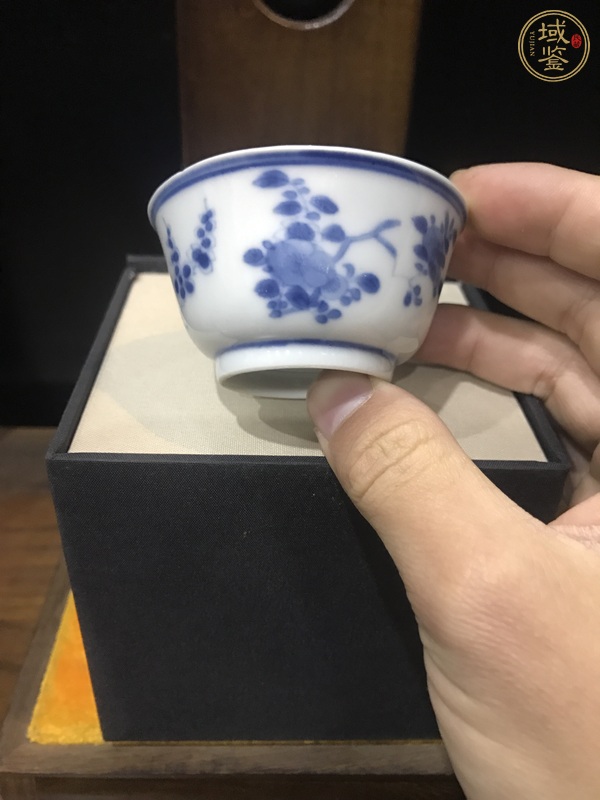 古玩花卉紋青花杯真品鑒賞圖