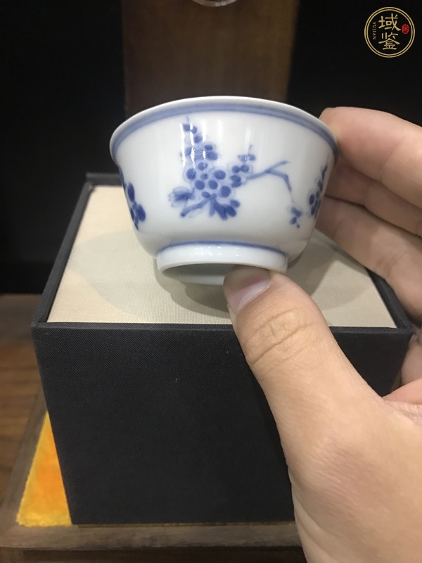 古玩陶瓷花卉紋青花杯真品鑒賞圖