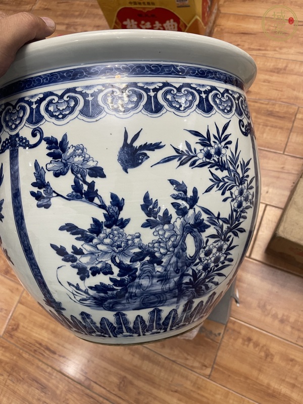 古玩陶瓷花鳥(niǎo)紋青花缸真品鑒賞圖