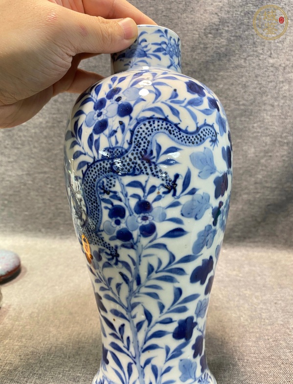 古玩陶瓷花間龍紋青花瓶真品鑒賞圖