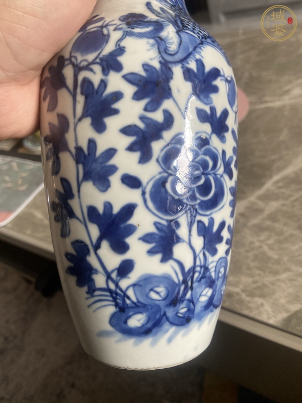 古玩陶瓷鳳穿牡丹紋青花瓶真品鑒賞圖