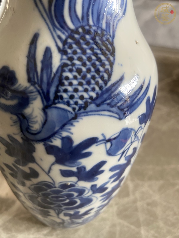 古玩陶瓷鳳穿牡丹紋青花瓶真品鑒賞圖