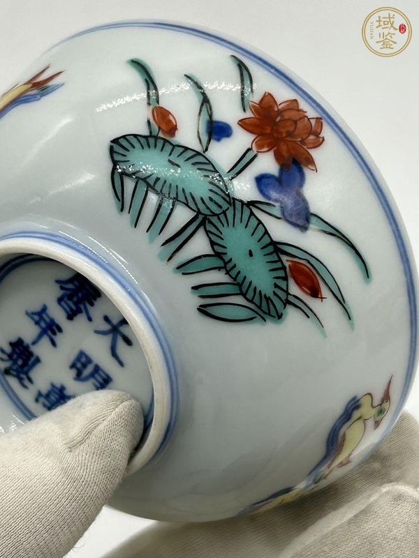 古玩陶瓷青花五彩茶碗真品鑒賞圖