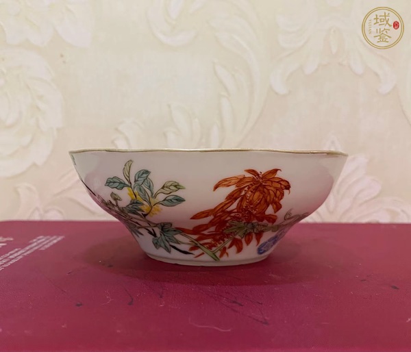 古玩陶瓷粉彩花卉折沿碗真品鑒賞圖