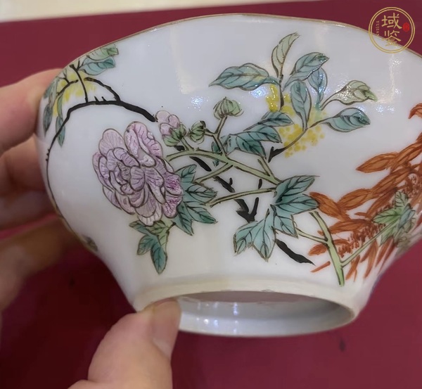 古玩陶瓷粉彩花卉折沿碗真品鑒賞圖