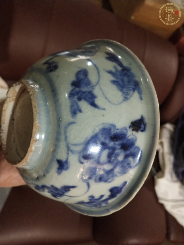 古玩陶瓷青花纏枝花卉紋茶碗真品鑒賞圖