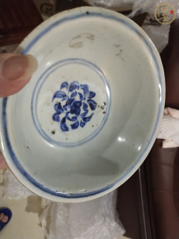 古玩陶瓷青花纏枝花卉紋茶碗真品鑒賞圖