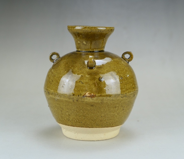 古玩陶瓷精品:明代黃釉三系執(zhí)壺（1368年-1644年）拍賣(mài)，當(dāng)前價(jià)格37元