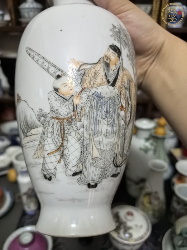 古玩陶瓷人物瓶真品鑒賞圖