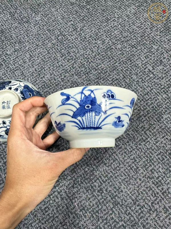 古玩陶瓷蓮池游禽滿池嬌青花蓋碗真品鑒賞圖