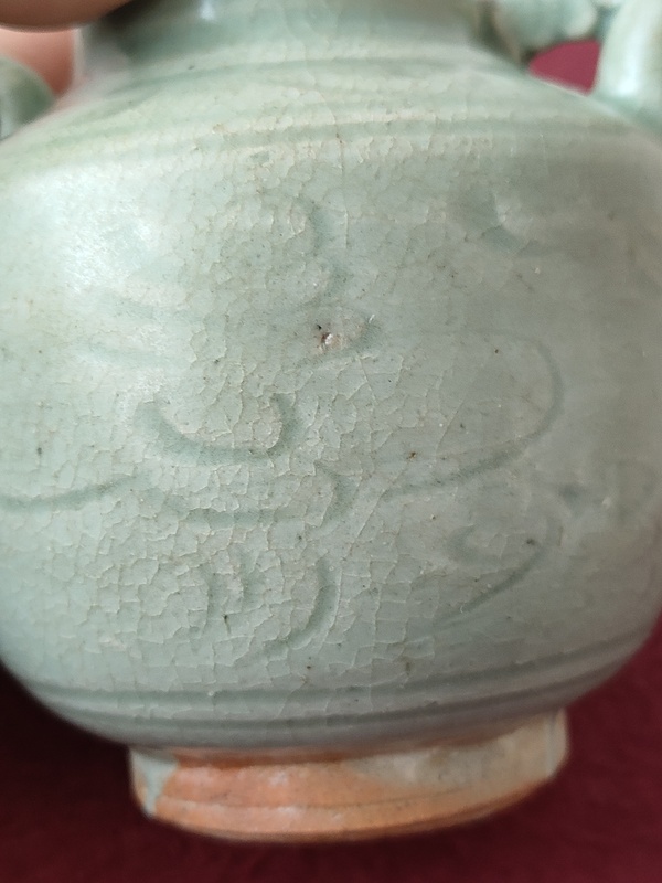 古玩陶瓷龍泉青瓷刻花執(zhí)壺拍賣,當(dāng)前價(jià)格8600元