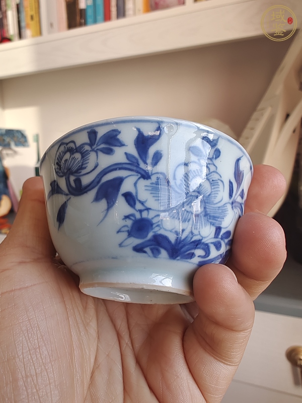 古玩陶瓷青花花卉紋茶杯，疑似復窯真品鑒賞圖