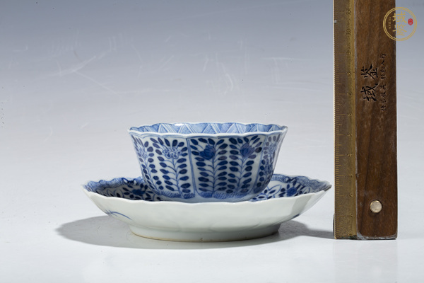 古玩陶瓷清光緒·青花洞石花鳥紋花口杯碟真品鑒賞圖