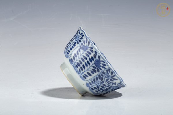 古玩陶瓷清光緒·青花洞石花鳥紋花口杯碟真品鑒賞圖