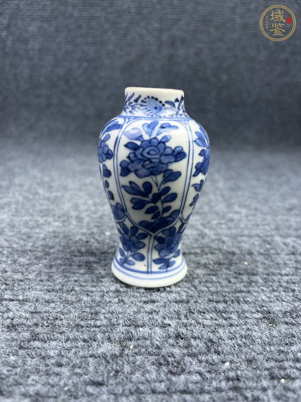 古玩陶瓷康熙青花花卉紋小瓶真品鑒賞圖