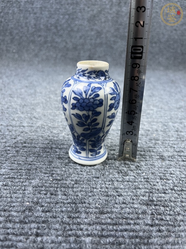 古玩陶瓷康熙青花花卉紋小瓶真品鑒賞圖