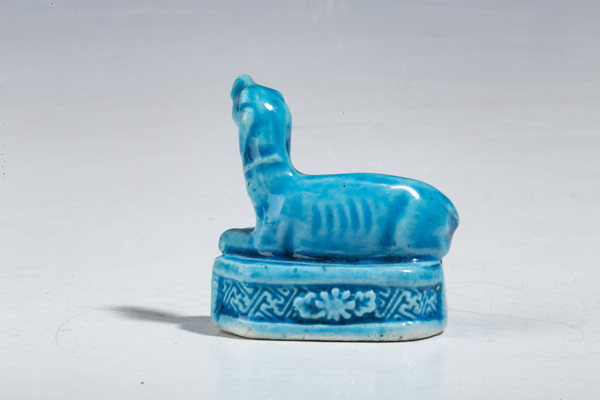 古玩陶瓷民國·孔雀藍釉臥犬瓷塑(優(yōu)品)拍賣,當前價格800元
