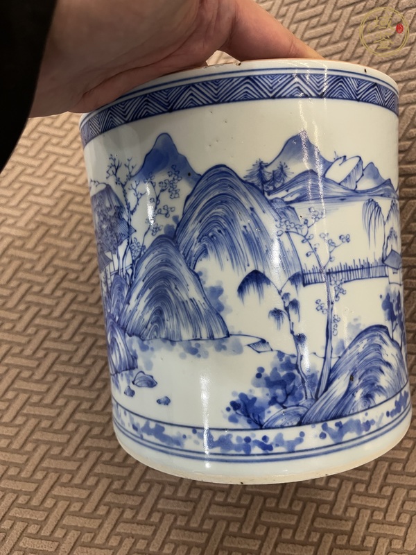 古玩陶瓷山水紋青花筆筒真品鑒賞圖